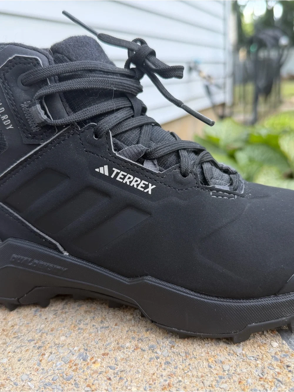 Adidas Terrex COLD.RDY PrimaLoft Mid Hiking Boots Men’s 6 / Women’s 7